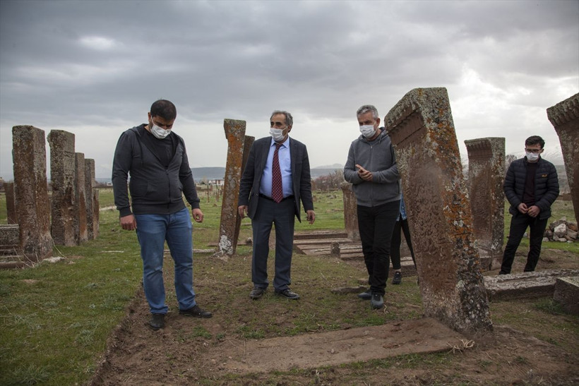 Ahlat Selçuklu mezarlığı bambaşka bir yüze kavuşuyor karekodlu uygulama - Resim: 4