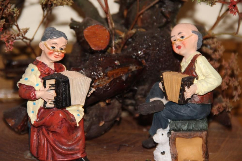 Eşine 'yapmazsam insan değilim' deyip başladı! Kurumuş dallardan sanat eseri çıkarıyor - Resim: 1