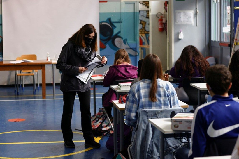 Covid-19 salgınından büyük ölçüde etkilenen İtalya yeniden açıldı: Halk sokaklara akın etti - Resim: 4