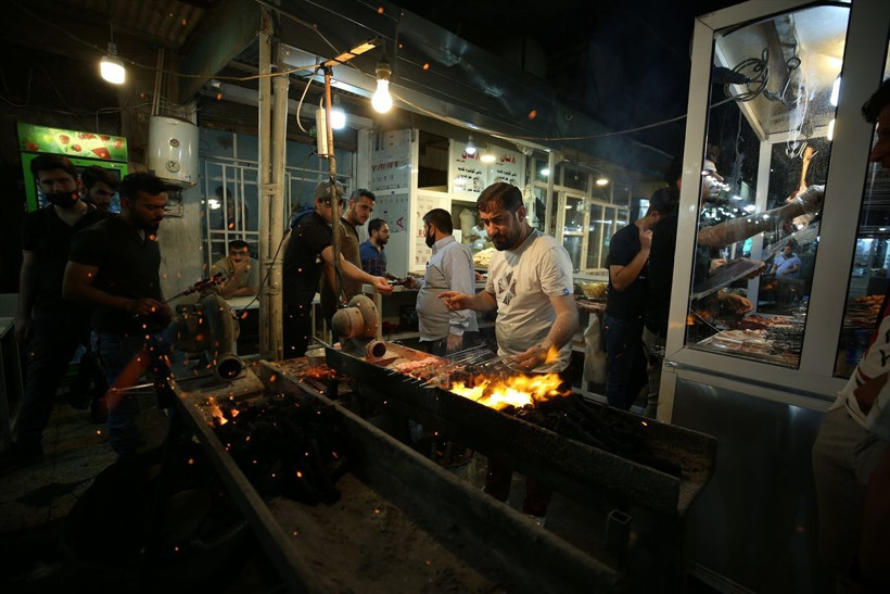 Bu mahallede toplu iftar ve sahur yemeği serbest! Dükkanlar sahura kadar açık - Resim: 2