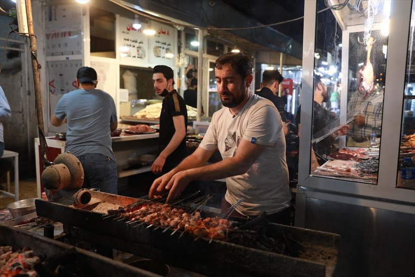 Bu mahallede toplu iftar ve sahur yemeği serbest! Dükkanlar sahura kadar açık - Resim: 3
