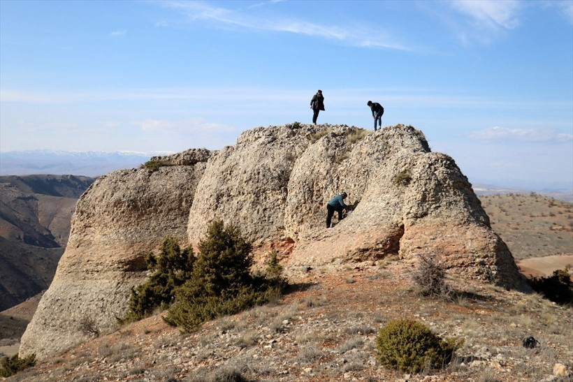 Elazığ'da büyük heyecan! Tesadüfen buldular köylüleri merak sardı görmeye gidiyorlar - Resim: 1
