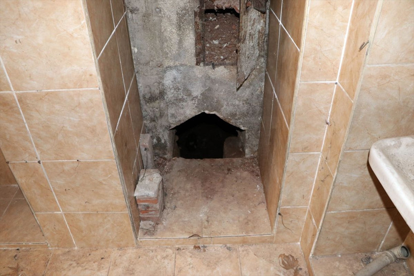 Şeytani plan işe yaramadı! Metruk evden kuyumculara tünel kazdılar ama yakalandılar - Resim: 2