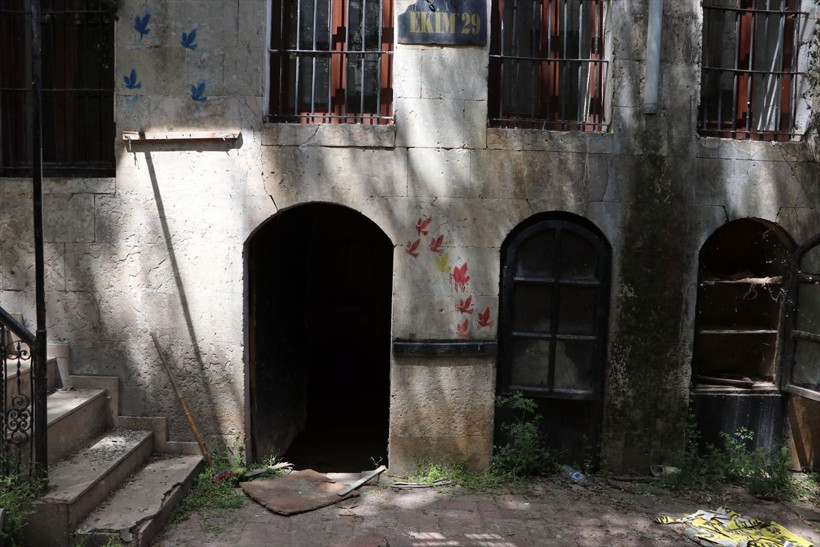 Şeytani plan işe yaramadı! Metruk evden kuyumculara tünel kazdılar ama yakalandılar - Resim: 3