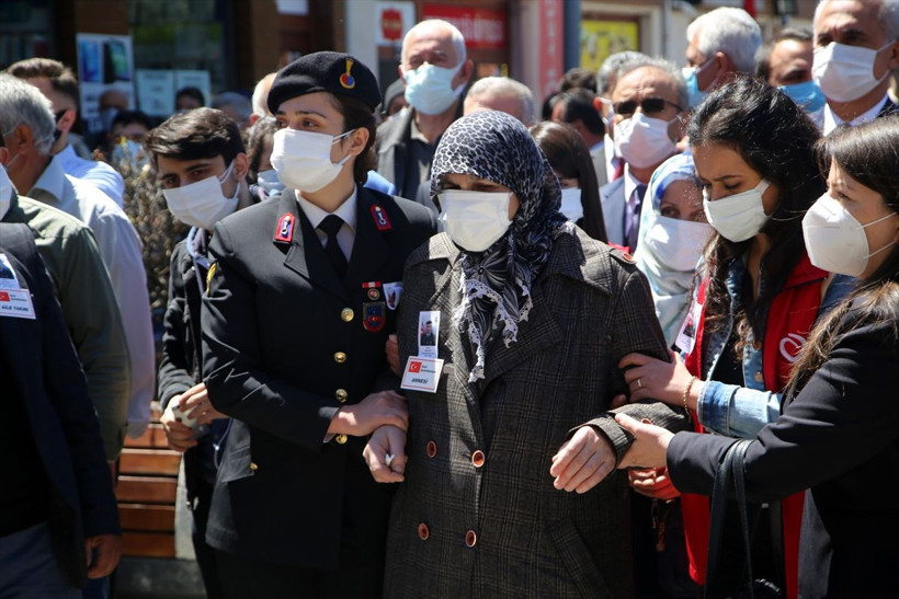 Şehit Uzman Çavuş Murat Nar son yolculuğuna uğurlandı - Resim: 1