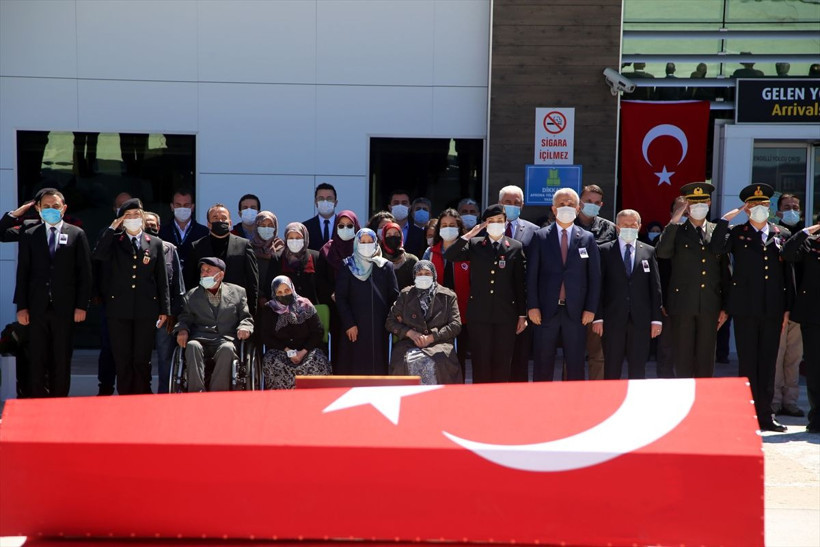 Şehit Uzman Çavuş Murat Nar son yolculuğuna uğurlandı - Resim: 2