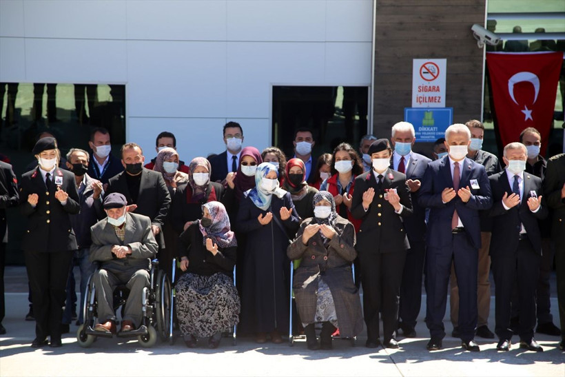 Şehit Uzman Çavuş Murat Nar son yolculuğuna uğurlandı - Resim: 4