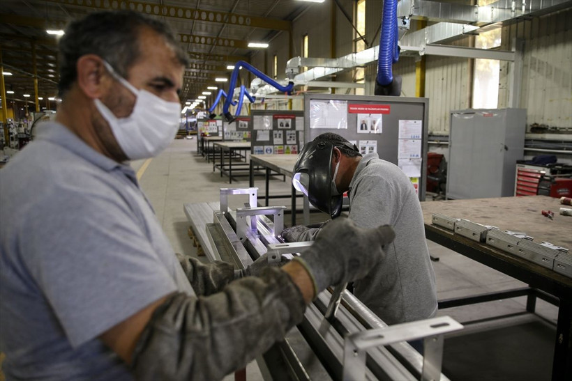 Babası şoför annesi terziydi o milyoner oldu! Küçük atölyede başladı 65 ülke peşinde - Resim: 2