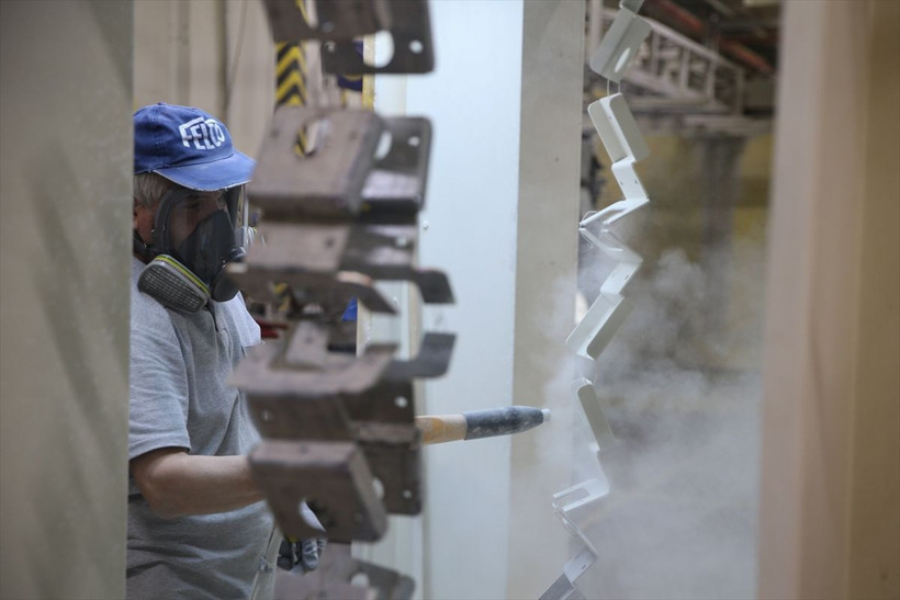 Babası şoför annesi terziydi o milyoner oldu! Küçük atölyede başladı 65 ülke peşinde - Resim: 3