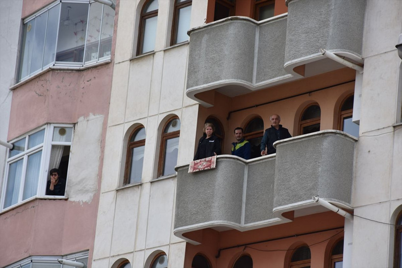 Görenler soygun var sandı! Trabzon'da polis ekiplerinin silahlı soygun tatbikatı gerçeği aratmadı - Resim: 1