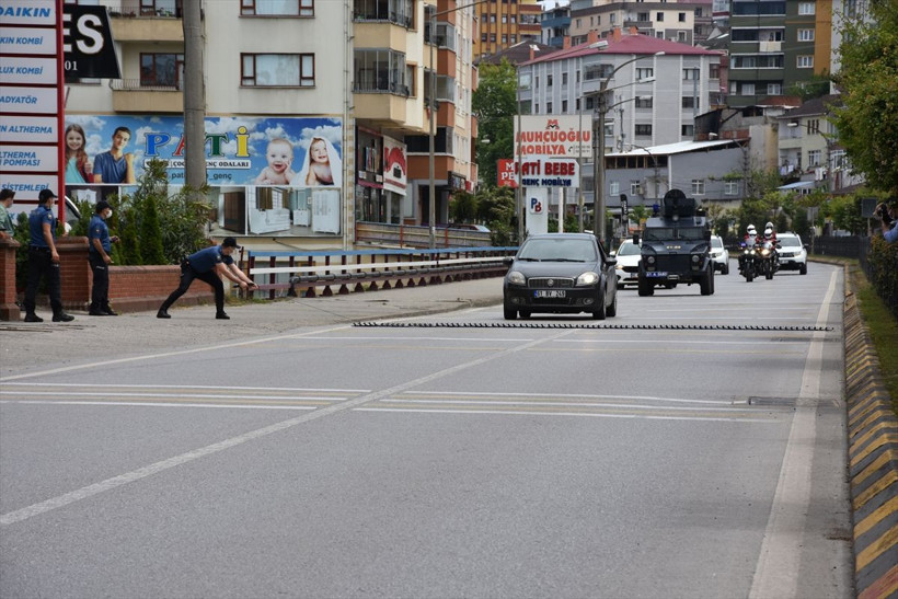 Görenler soygun var sandı! Trabzon'da polis ekiplerinin silahlı soygun tatbikatı gerçeği aratmadı - Resim: 3