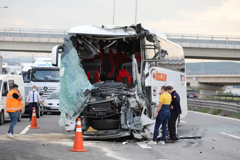 Kocaeli TEM'de otobüsler çarpıştı! Giresun'da 'katil kamyonet' tünelde 2 can aldı - Resim: 4