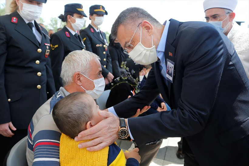 Ankara'da gözyaşları sel oldu! Şehit Uzman Çavuş Hüseyin Keleş'in eşinin feryatları yürek dağladı - Resim: 4