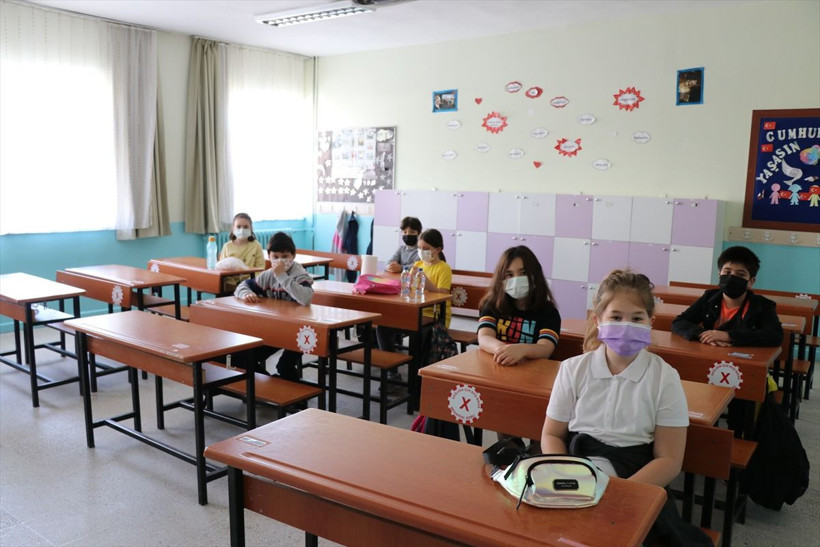 Aylar sonra yüz yüze eğitim başladı! Milli Eğitim Bakanı Ziya Selçuk' açıkladı 'telafi eğitimi' nasıl olacak? - Resim: 1