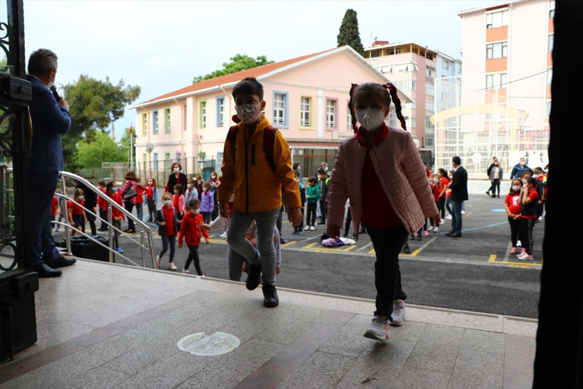 Aylar sonra yüz yüze eğitim başladı! Milli Eğitim Bakanı Ziya Selçuk' açıkladı 'telafi eğitimi' nasıl olacak? - Resim: 3