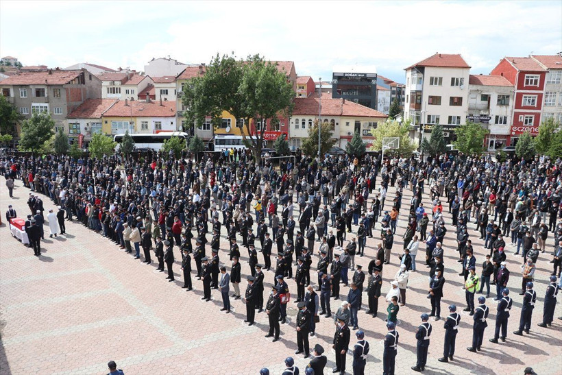 Bitlis şehidi Jandarma Teğmen Baki Koçak memleketi Yozgat'ta ebediyete uğurlandı - Resim: 4