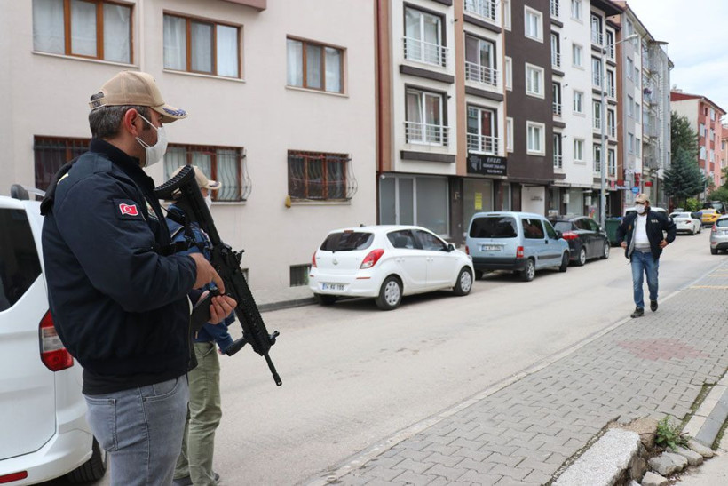 İnterpol tarafından aranan DEAŞ’lıya şafak baskını! Bolu'da yakalandı - Resim: 2