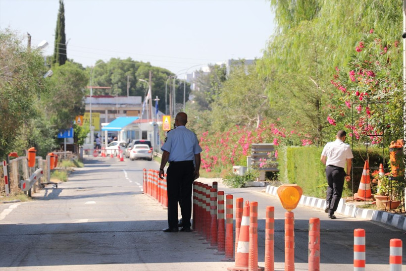 Kıbrıs'ta iki kesim arasındaki kapılar 15 ay sonra tekrar açıldı! - Resim: 3