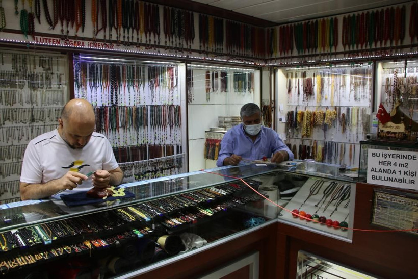 50 milyon yıllık fosil kullandı! Elazığ'da dünyanın en küçük tespihini yaptı Guinness'e aday - Resim: 1