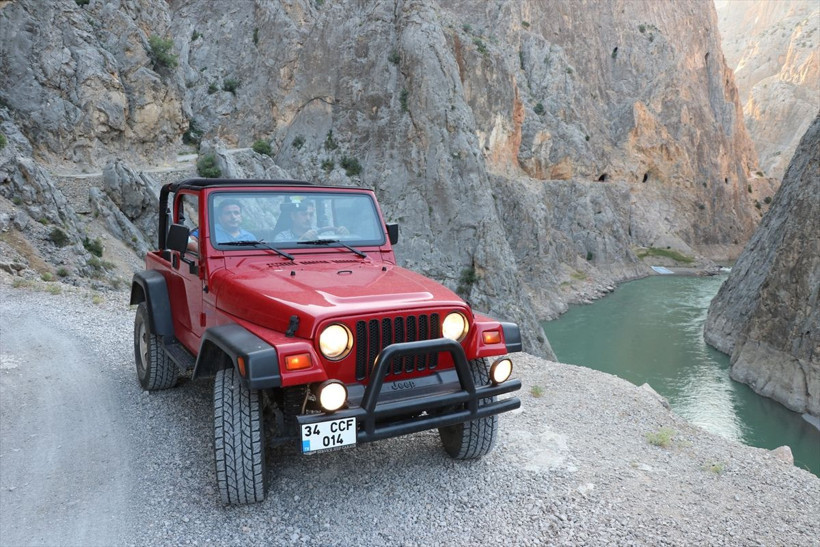 Dünyanın en zor yolu Elazığ'da! Görenlerin nefesi kesildi: 100 yılda sadece 3 km... - Resim: 4