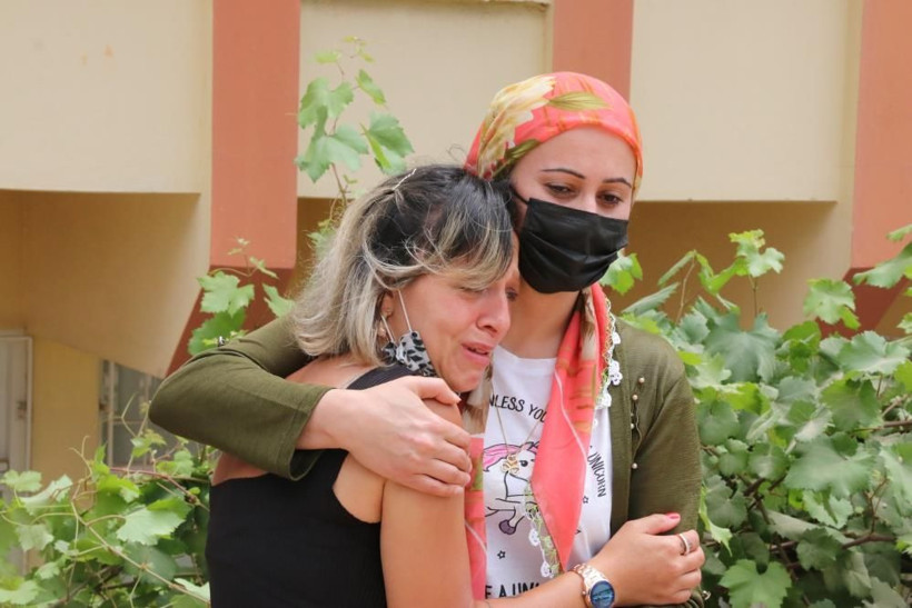 Antalya'da kedileri asılmıştı! Genç kadın üçüncü şoku yaşadı: Kapıya kurşun astılar! - Resim: 2