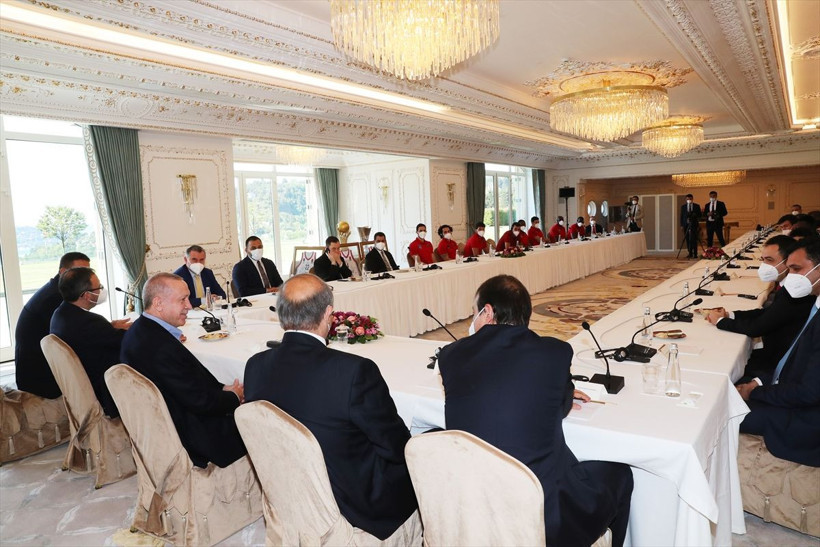 Cumhurbaşkanı Erdoğan, Vahdettin Köşkü'nde Anadolu Efes'i ağırladı - Resim: 2