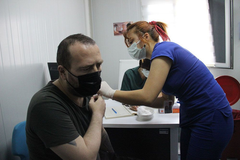 Bu kız 1 günde 224 kişiye aşı yaptı! Bakan Koca'nın teşekkür ettiği Sabira Hemşire konuştu - Resim: 3