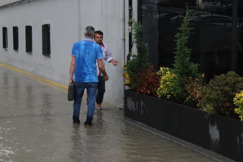 Ankara'da sağanak sonrası iş yerlerini su bastı! Zararları 4 milyon TL itfaiyeye isyan ettiler - Resim: 3