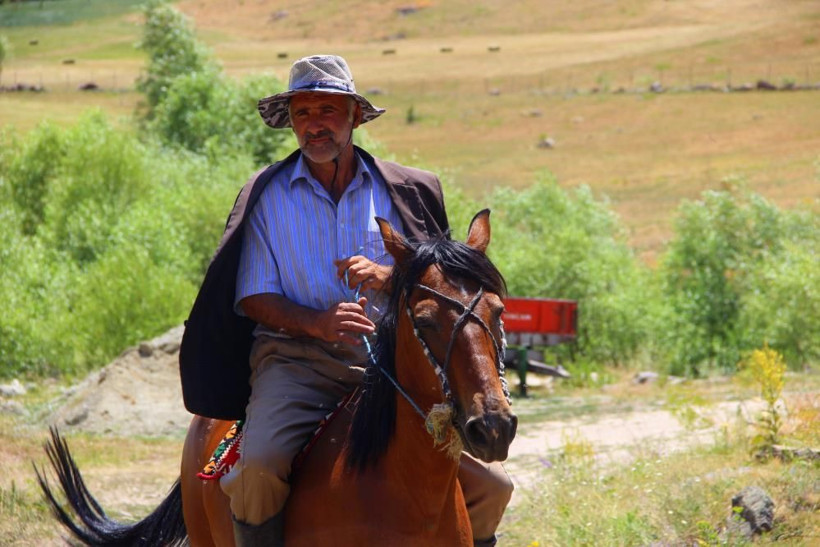 Erzurumlu köyü satılsın diye her yolu deniyor! Şimdi de Züğürt Ağa kılığına girdi - Resim: 3