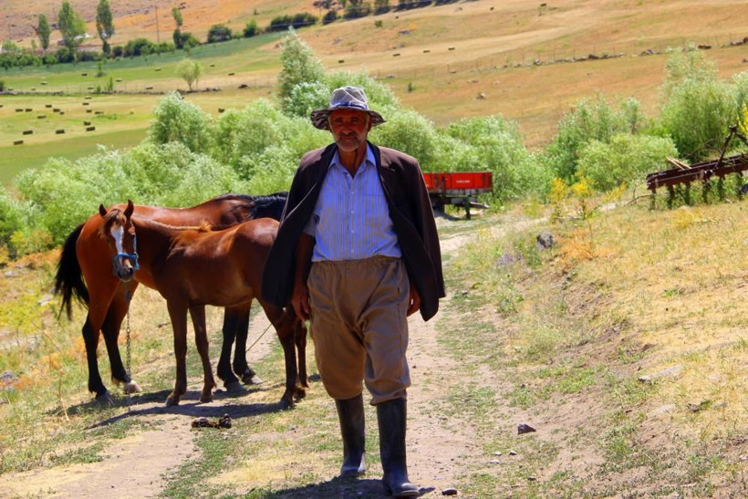 Erzurumlu köyü satılsın diye her yolu deniyor! Şimdi de Züğürt Ağa kılığına girdi - Resim: 4