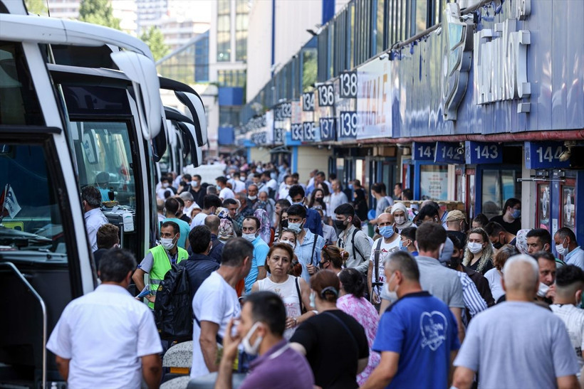 Bayram öncesi hareketlilik! İstanbul'da trafik sakin, havalimanı ve otogarlar tıklım tıklım - Resim: 4