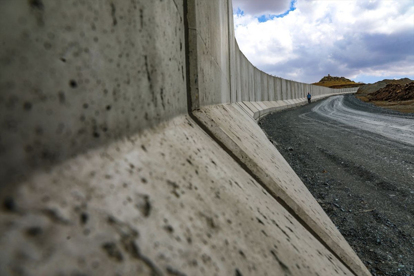 Van-İran sınırına 110 kilometre hendek kazıldı, 76 monoblok ve lego kule inşa edildi - Resim: 2