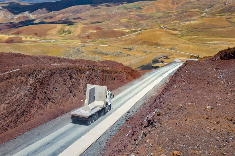 Van-İran sınırına 110 kilometre hendek kazıldı, 76 monoblok ve lego kule inşa edildi - Resim: 1