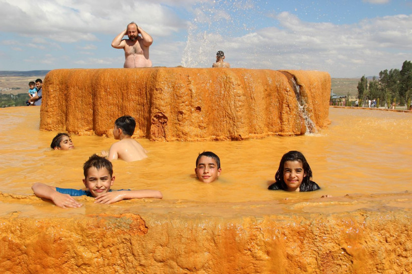 Turistler akın etti! Sivas'ta altın sarısı rengi görenler telefona sarıldı: İlk kez... - Resim: 3
