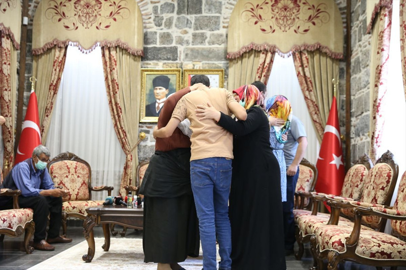 Diyarbakır'da oturma eylemi yapan 3 aile daha evlatlarına kavuştu - Resim: 2