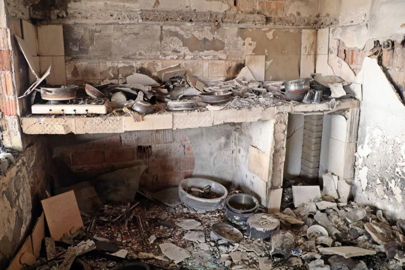 Antalya'da küle dönen evlerini görünce gözyaşlarına boğuldular cümlesi içleri acıttı - Resim: 4