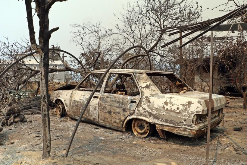 Antalya'da küle dönen evlerini görünce gözyaşlarına boğuldular cümlesi içleri acıttı - Resim: 3
