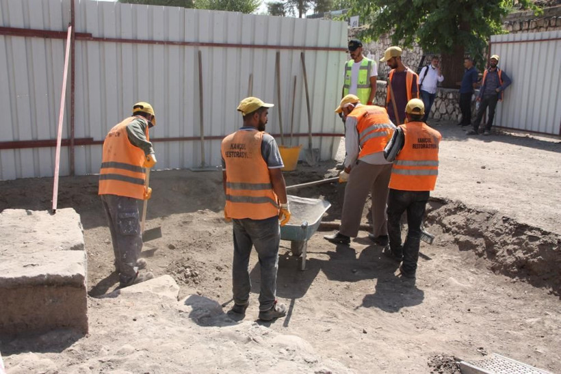 Diyarbakır'da kazıda bulundu! 782 adet Osmanlı'ya ait el bombası titizlikle çıkarılıyor - Resim: 2