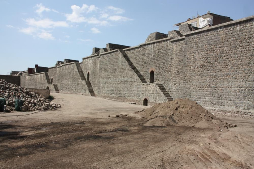 Diyarbakır'da kazıda bulundu! 782 adet Osmanlı'ya ait el bombası titizlikle çıkarılıyor - Resim: 1