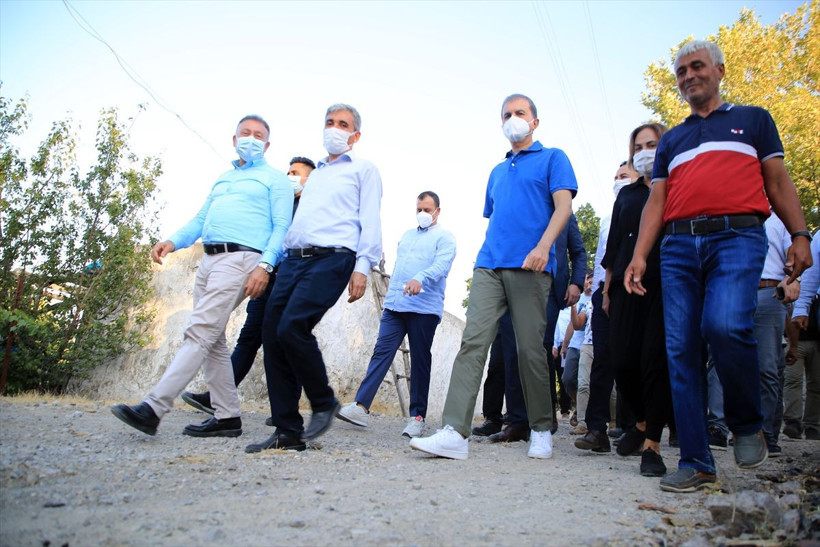 AK Parti'li Ömer Çelik Mersin'deki orman yangınında zarar gören alanları inceledi - Resim: 3