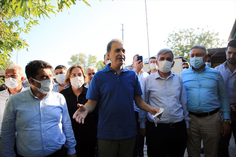 AK Parti'li Ömer Çelik Mersin'deki orman yangınında zarar gören alanları inceledi - Resim: 1