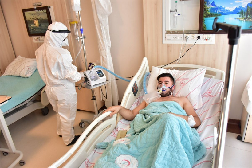 Yoğun bakımda kritik eşiği atlatan koronavirüs hastaları aşı olmamanın pişmanlığını yaşıyor - Resim: 2