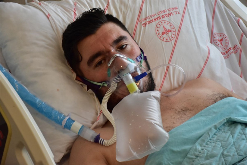 Yoğun bakımda kritik eşiği atlatan koronavirüs hastaları aşı olmamanın pişmanlığını yaşıyor - Resim: 3