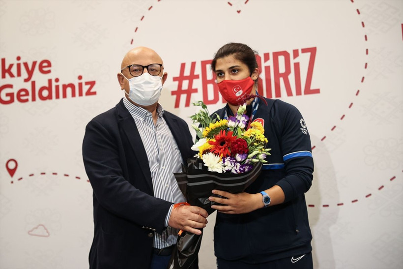 Olimpiyat Şampiyonu Busenaz Sürmeneli döndü! Türk kadının yapabileceklerini gösterdim - Resim: 2