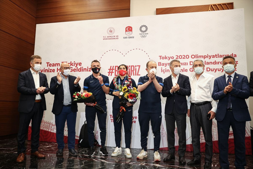 Olimpiyat Şampiyonu Busenaz Sürmeneli döndü! Türk kadının yapabileceklerini gösterdim - Resim: 4