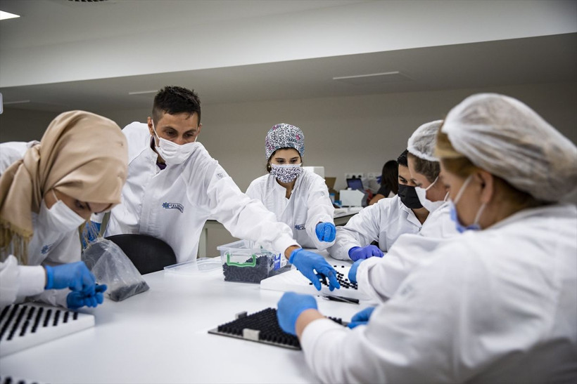 Kovid-19'u 10 saniyede tespit eden yerli testin seri üretimi başladı - Resim: 3