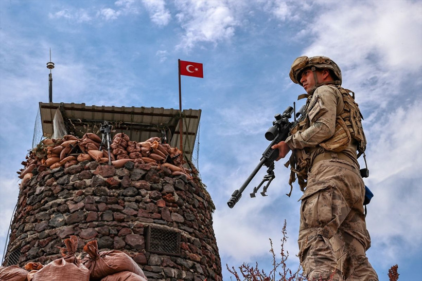 İran sınırı hem havadan hem karadan göz hapsinde tutuluyor - Resim: 3