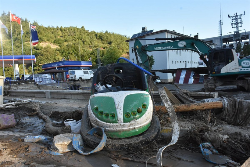 Selin vurduğu Bozkurt'tan hüzünlendiren görüntüler! Her şey sokaklara saçıldı - Resim: 1