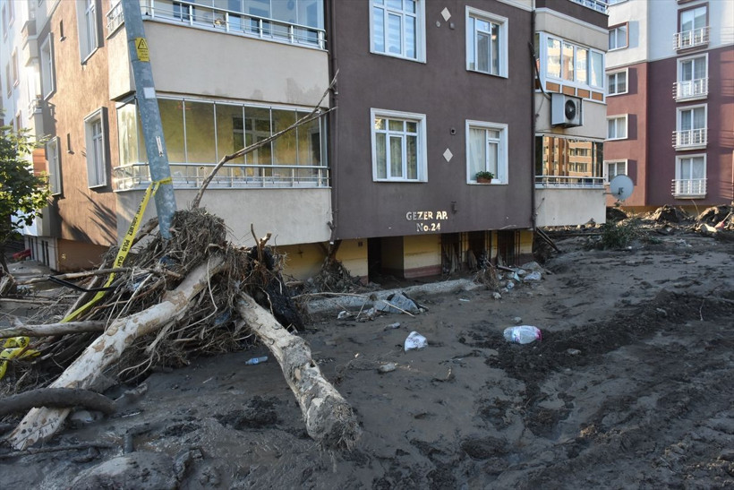 Selin vurduğu Bozkurt'tan hüzünlendiren görüntüler! Her şey sokaklara saçıldı - Resim: 4
