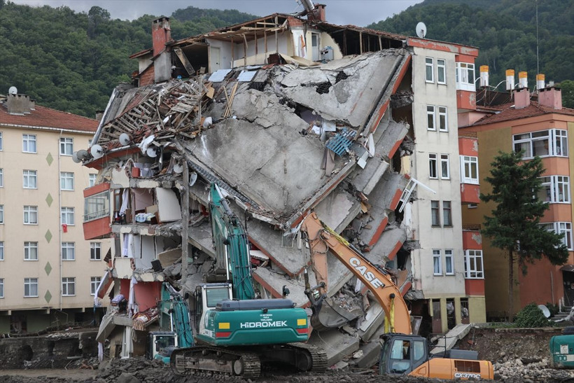 Bozkurt'ta Kur'an Kursu öğrencilerinin ip düzeneği oluşturup suya giren emekli astsubay kurtardı - Resim: 3